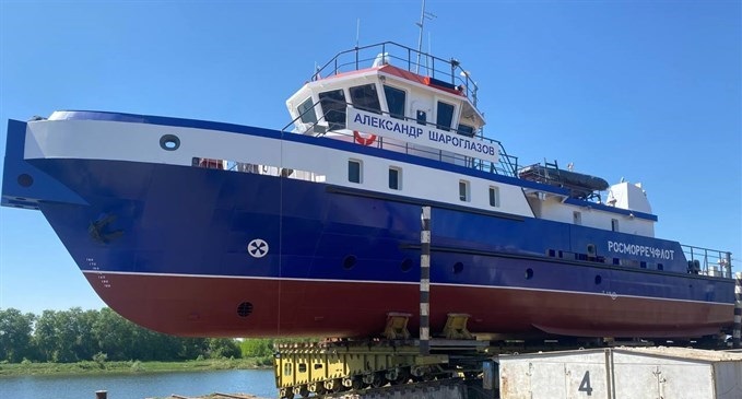 Самусьская верфь спускает первый теплоход "река-море" на воду Самусьская верфь спускает первый теплоход "река-море" на воду
